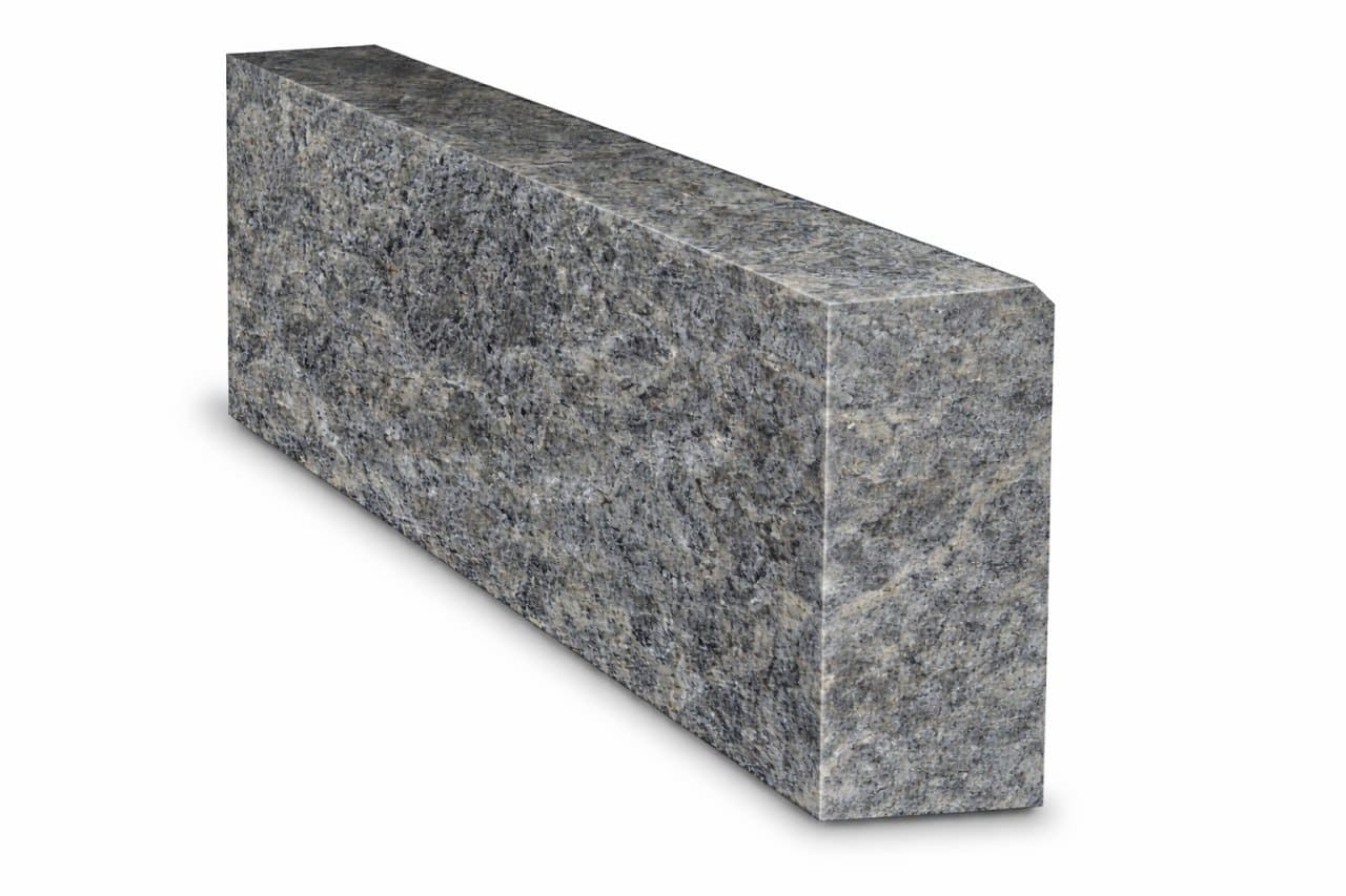 Krawężnik granitowy płomieniowany ciemnoszary Labradoryt Lх15х6 cm | (L= od 70 do 150 cm)