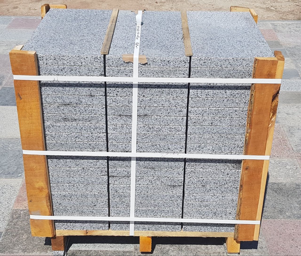 Płyta granitowa tarasowa płomieniowana jasnoszara Grey UA - dodatkowe zdjęcie