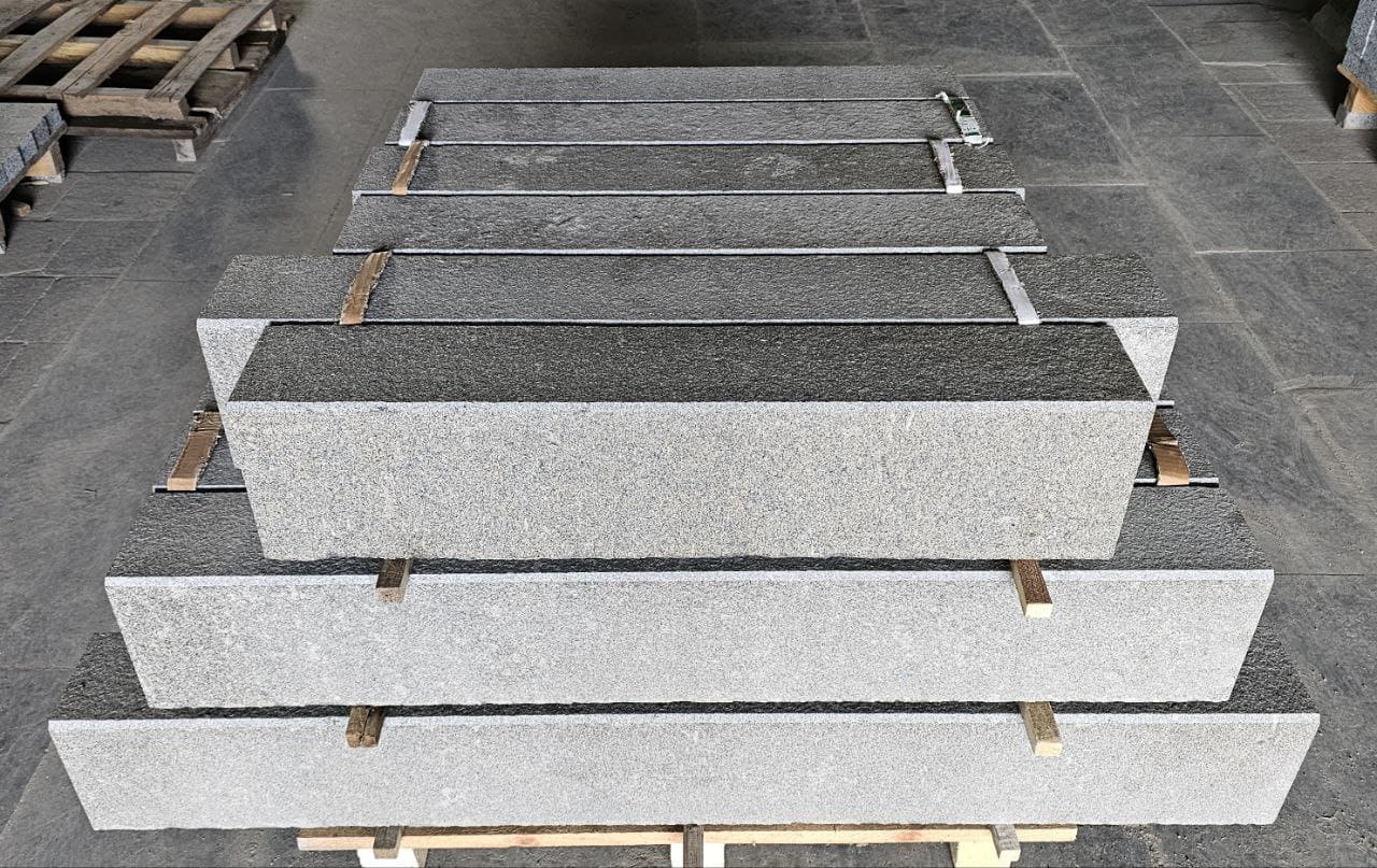 Krawężnik granitowy płomieniowany ciemnoszary Gabro Lх20х15 cm | (L= od 70 do 150 cm) - dodatkowe zdjęcie