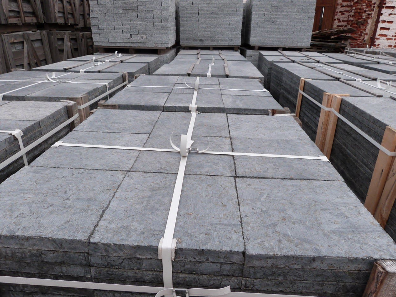 Płyta granitowa tarasowa płomieniowana ciemnoszara Labradoryt - dodatkowe zdjęcie